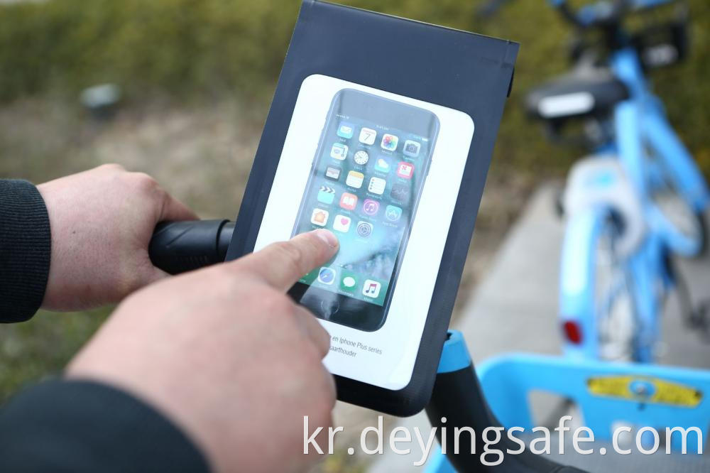 Handlebar smart phone bag